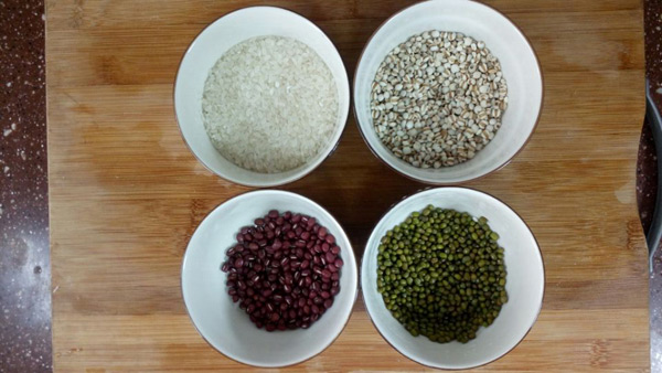 宝宝牙龈红肿喝啥能降火消肿,小孩上火牙龈肿吃什么可以去火