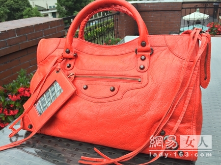 巴黎世家是一个牌子吗,巴黎世家是大牌子吗