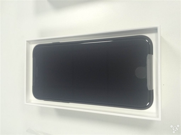 网友晒首批iPhone7开箱：黑色、玫瑰金成主流