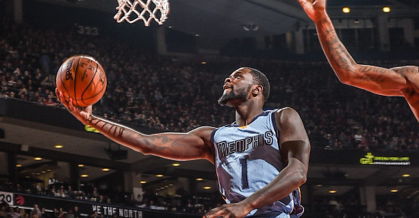 曾*戏调**詹皇之人，一度无球可打，如今仅获底薪合同！