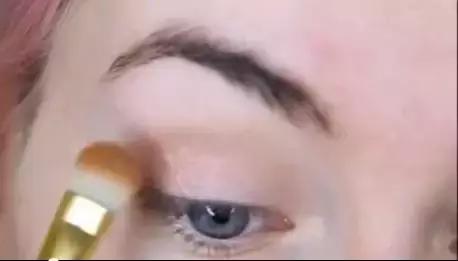 有闭口痘痘化的妆,脸上有粉刺痘痘怎么化底妆