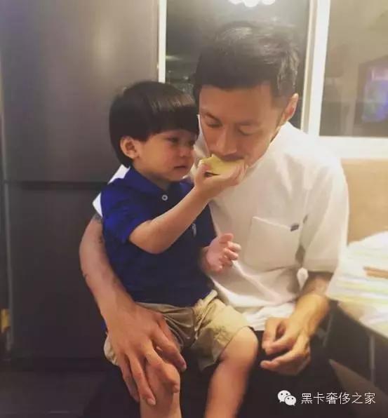 余文乐丨玩车玩表还超爱晒鞋这样的老公请给我来一打