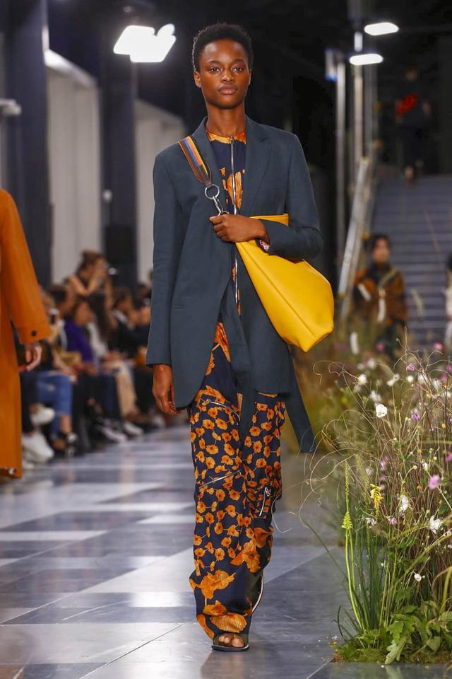 让PaulSmith七彩条纹包成为你肩头的整个春天