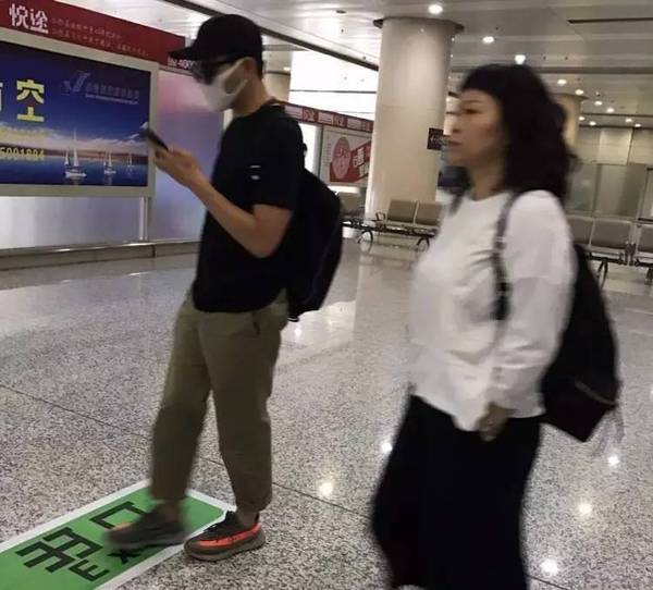 最近又有那么一双神鞋,你抽中了等于赚了一个月的工资