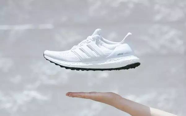 今天我们想聊聊adidas如何在时尚道路上越玩越嗨