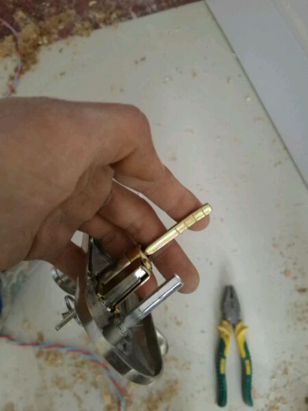 木门安锁开孔,木门安锁视频教程