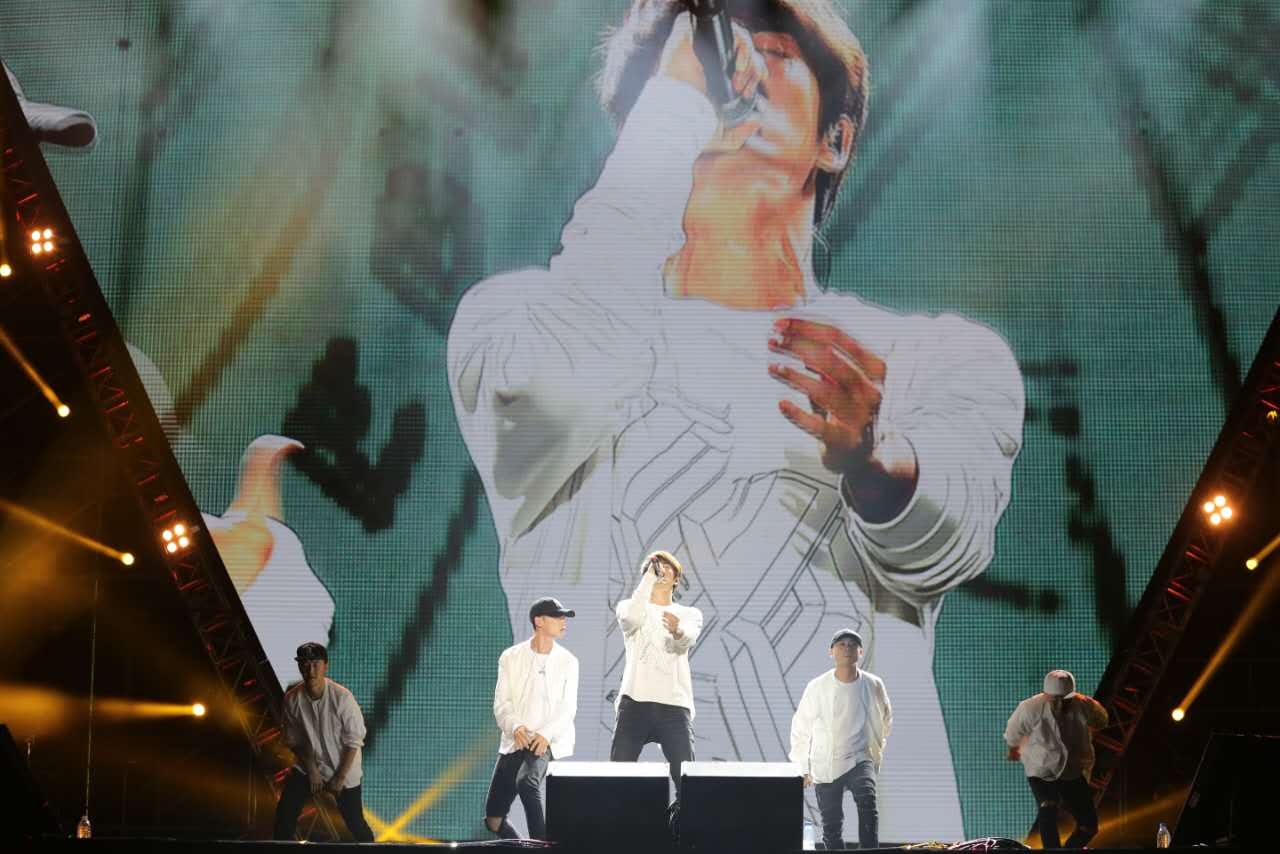 信、吴克羣、伍佰十余组艺人齐聚厦门共同唱响奇迹之夜