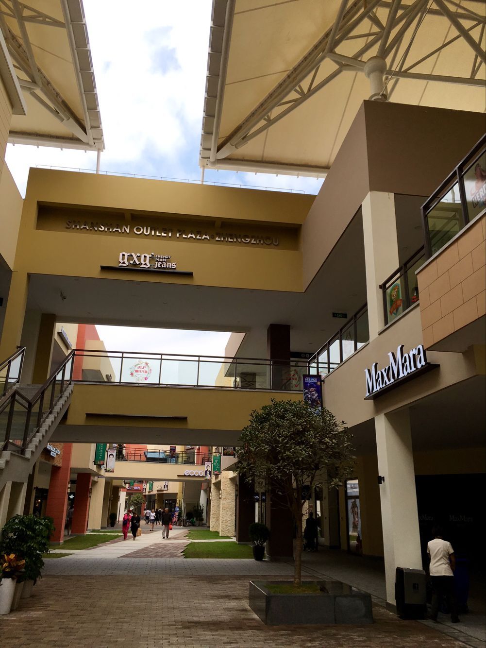 郑州杉杉奥特莱斯停车停哪进,杉杉奥特莱斯郑州停车