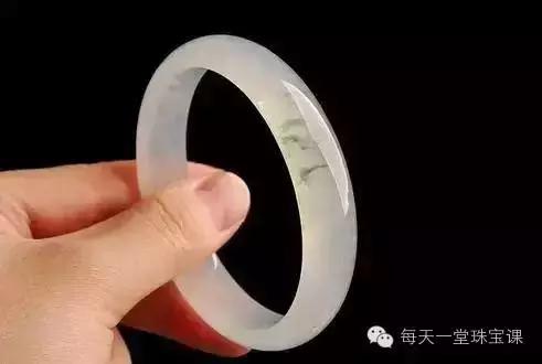 跟风买手串不如戴个手镯，既显气质又百搭！关键寓意好！