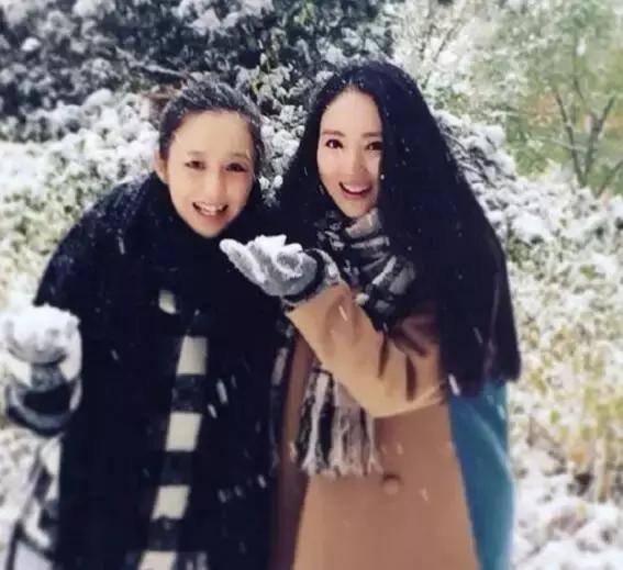 董璇和女儿的最新照片,董璇和女儿全照