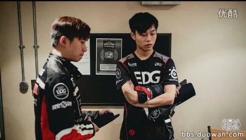 一个热爱LOL比赛的普通观众致敬LPL：谷底的攀登