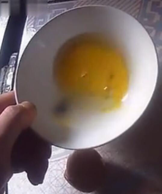 煮熟人造鸡蛋辨别方法,人造鸡蛋如何辨别真假