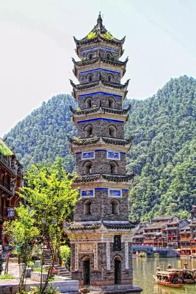 湘西古老而神秘的地方,曾经古老的湖南湘西苗寨