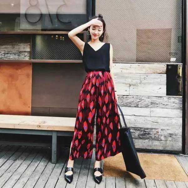 如何选择好看又显瘦的阔腿裤,有垂感的白色阔腿裤怎么选