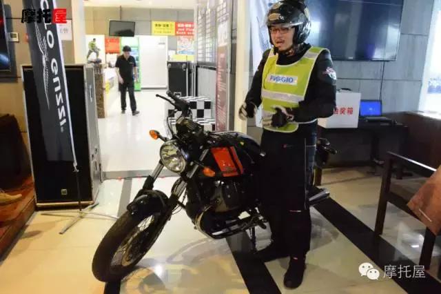 意大利的文艺绅士，屋君试驾GuzziV7Ⅱ