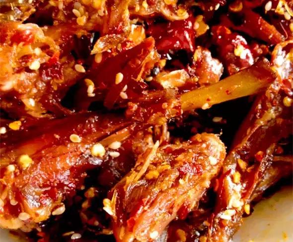 成都附近的旅游景点推荐四姑娘山,距成都五个多小时的地方