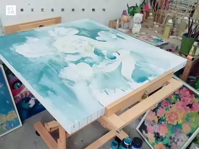 艺术工场·现实版的爱丽丝，董小姐醉心画花画夜画梦境