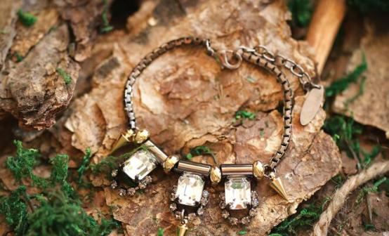 有哪些时尚首饰品牌,适合小众轻奢的首饰