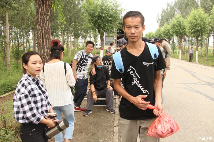 圆梦ING陪老爸赴唐山感受《圆梦威利斯》拍摄