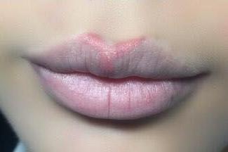 正确涂口红的步骤新手一看就会,最简单涂口红不掉色