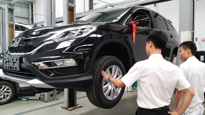 本田crv2016经典款详细配置图表,16年本田crv2.0两驱还值得买吗