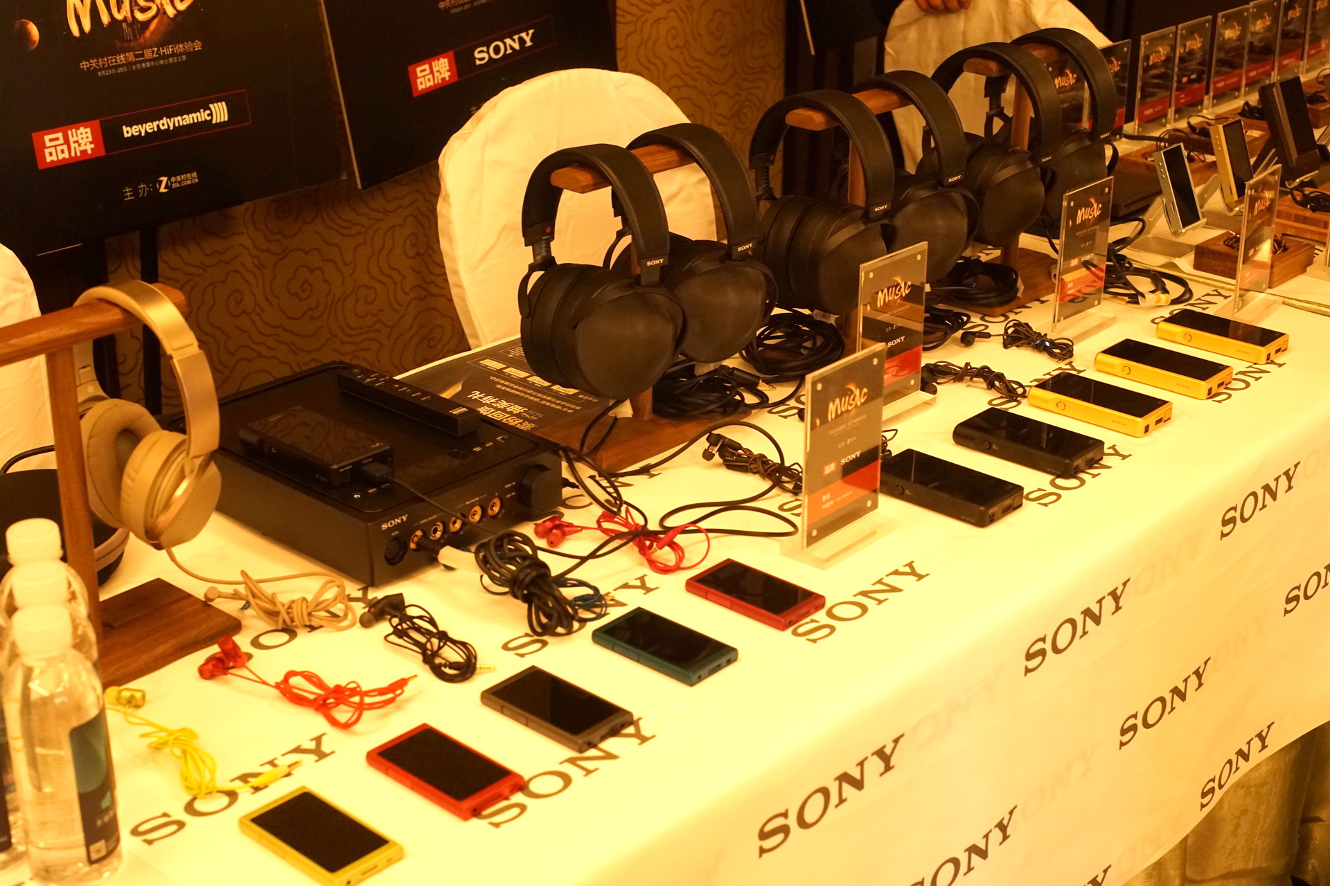 某IT垂直网站四度转手失败，只能开展会卖HIFI耳机器材了？