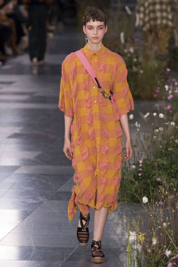 让PaulSmith七彩条纹包成为你肩头的整个春天