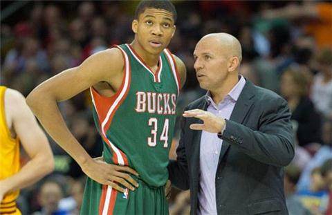 nba手掌最大的人握球,nba手掌最大的人奥尼尔