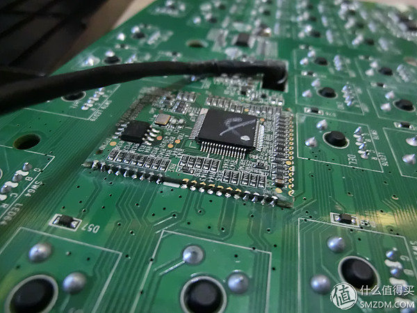 国产轴请继续努力！曜越TteSPORTS波塞冬ZRGB背光机械键盘评测