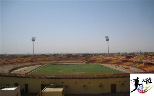 非洲足球场一览,看后很纳闷儿,人家怎么能出球星呢