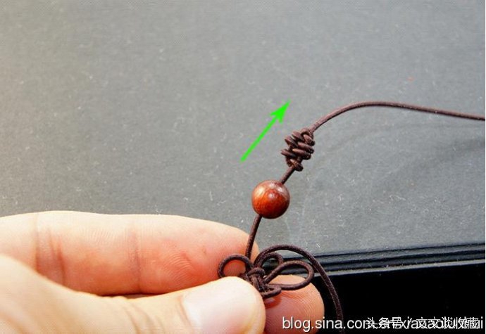 单股弹力绳手串收尾打结图解,穿手串的方法视频教程
