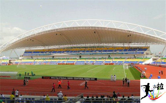 非洲足球场一览,看后很纳闷儿,人家怎么能出球星呢