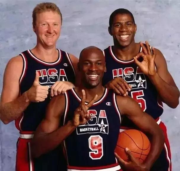 穿了一件特别新的卫衣,穿了一件很喜欢的卫衣