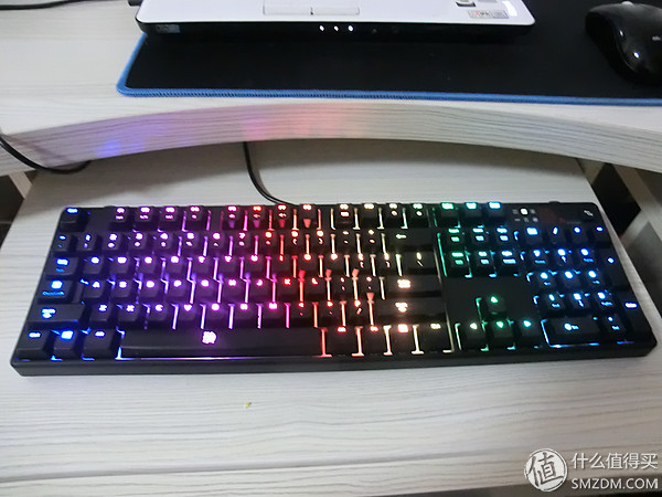 国产轴请继续努力！曜越TteSPORTS波塞冬ZRGB背光机械键盘评测