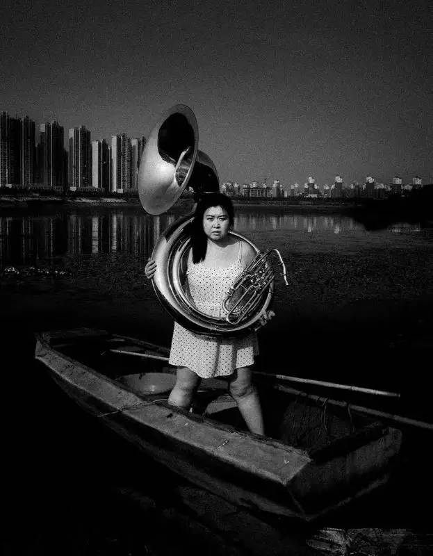 神思远丨少女有一些神性，不近人世肢体完美