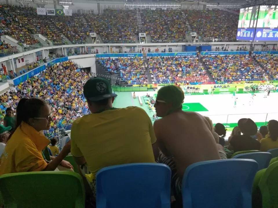 “Ole,Ole,Ole,Ole,内内”去看奥运会的巴西人,只能穿一件球衣!