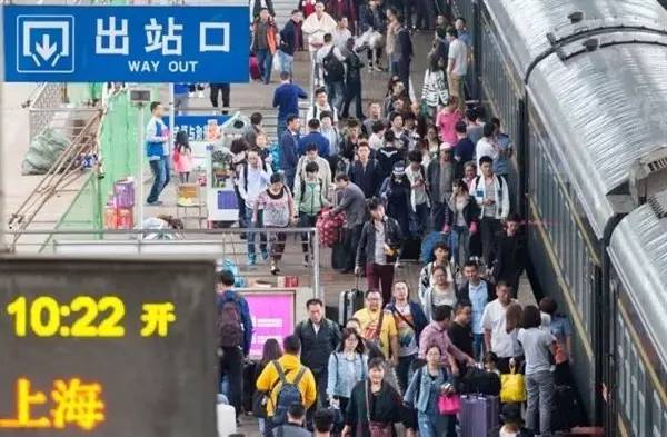 国庆的第三天，我想吐槽一下火车站的免费充电......