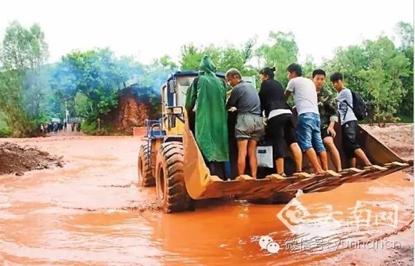 全省看雨模式开启今晨昆明堵出新境界吐槽归吐槽大家千万不要蹚水