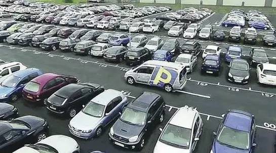 重庆电车免费停车,重庆地铁口免费停车