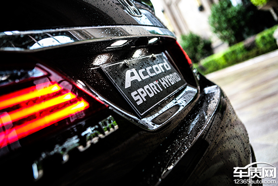 雅阁混动对比亚洲龙双擎试驾视频,雅阁2022款混动幻夜锐智版试驾