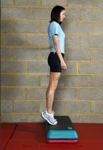 跑步脚踝扭伤怎么消肿化瘀,脚踝扭伤跑步技巧