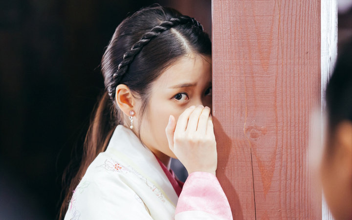 韩版步步惊心iu雨中下跪,韩版步步惊心片尾曲iu