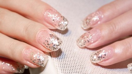 时尚亮片光疗美甲教程具体步骤图解，快来和小编一起学习！