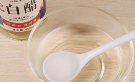 白色的衣服染上污渍怎么洗掉妙招,白色衣服沾上果汁怎么洗掉