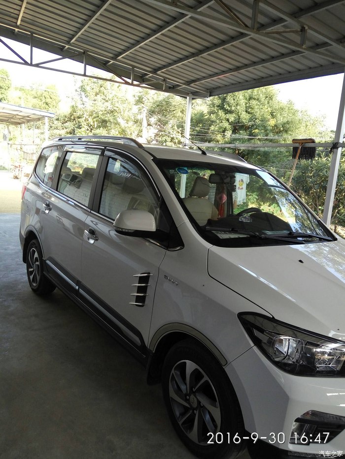 中国第一辆五菱宏光,五菱宏光s1最高配豪华版试驾视频