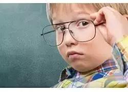 孩子近视母亲正确做法,如何控制18岁以下的孩子近视度数