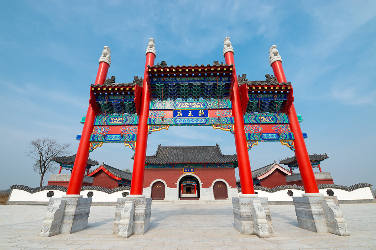 探龙园，滔滔沂河向南流，天地岁月悠悠