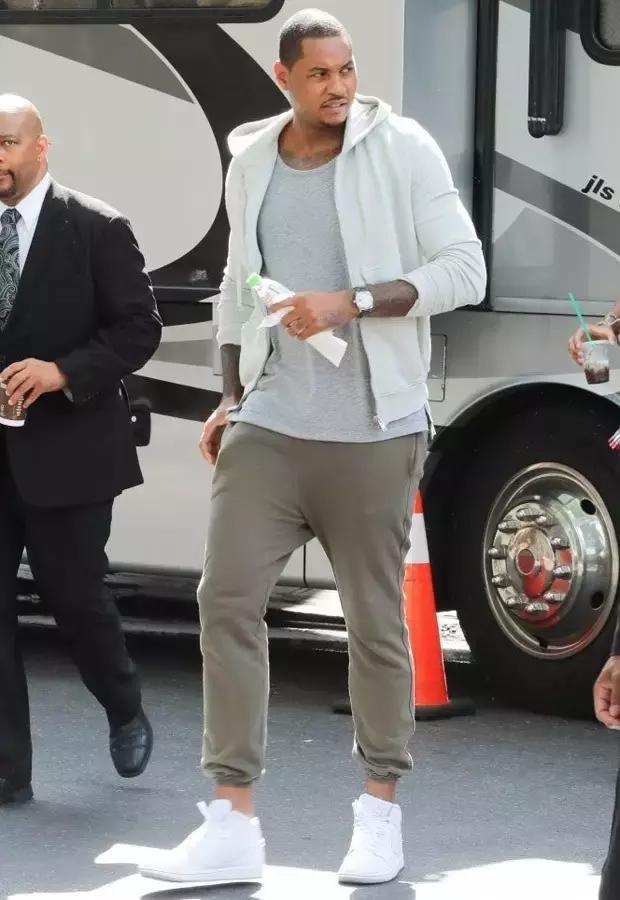 欧美高级感球鞋穿搭,明星们的球鞋穿搭