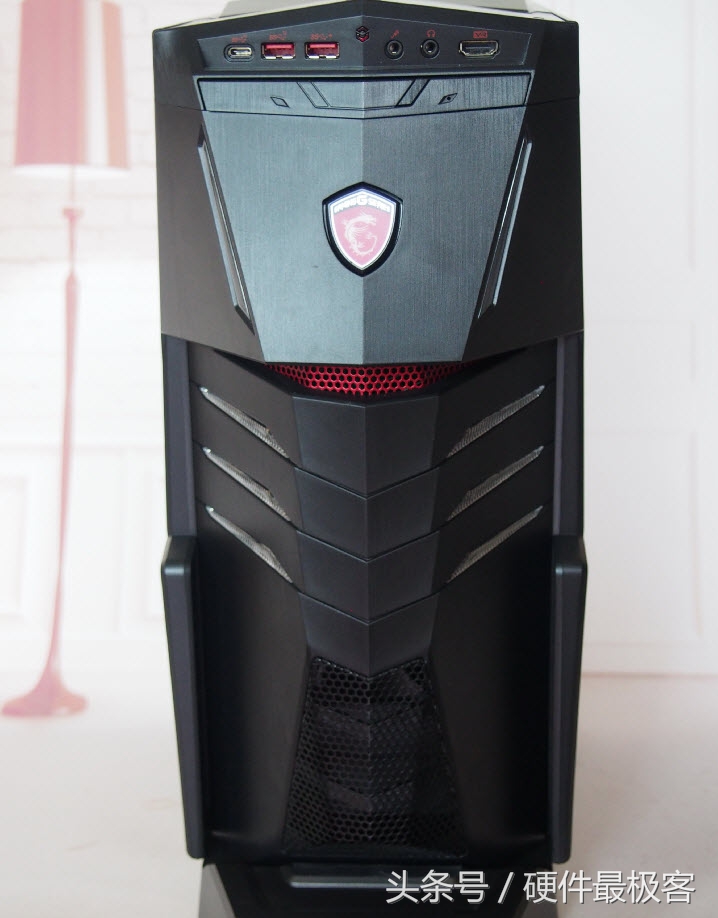 它确实是个大块头，玩游戏用它错不了！