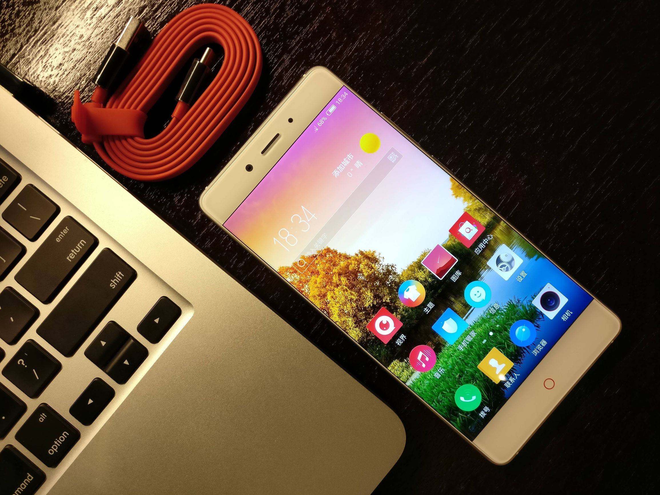 努比亚和三星哪个最早用无边框,努比亚哪款手机屏幕是夏普的屏幕